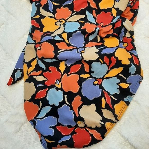 HP 🥳Islander One Piece Swimsuit - Picture 2 of 9